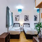 בית נופש Luxury 5br Near Airport Wifi מנצ'סטר