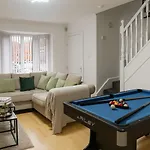 Apartmán Elegant 4Br Pets Ok Driveway Sleeps 9 *