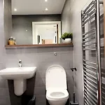 Cozy 2- Bed In The Centre Apartment *