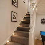 Elegant 4Br Pets Ok Driveway Sleeps 9 Manchester