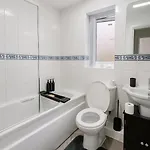 Elegant 4Br Pets Ok Driveway Sleeps 9 Manchester