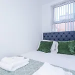 3 Bed House - Free Parking - Free Wifi 別荘