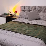 Cosy - Fresh New Master Bedroom Sleeps 3 Guests - 3 Adults Manchester