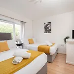 بيت للعطل Stylish 4bd Townhouse - Centre - O2 Apollo *