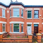 Holiday home Large 4 Bed House Sleeps 8 By Host A