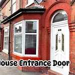 Cosy - Fresh New Master Bedroom Sleeps 3 Guests - 3 Adults 3*
