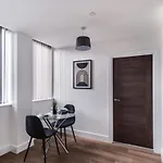 Zeni, Alexandra Rise Bright 1 Bed * Manchester