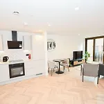 Modern 1 Bed Flat In W Balcony Apartament
