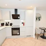 Modern 1 Bed Flat In W Balcony *