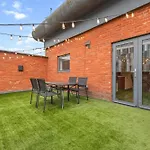Bloom - Centre - Gated Parking Daire