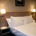 Lower Turks Head Inn *