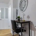 Spacious & Cosy In Lejlighed