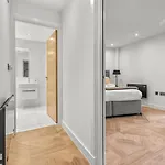 Penthouse Apartment - By Ao Arena & Shops - Pass The Keys *