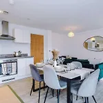 Modern 2 Bed With Balcony By Host A Lägenhet Manchester