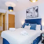 Lägenhet Modern 2 Bed With Balcony By Host A
