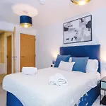 Lägenhet Modern 2 Bed With Balcony By Host A *