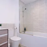 Modern 2 Bed With Balcony By Host A