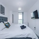 Large 2 Bedroom With Balcony By Host A Манчестер