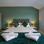 Comfort 2br By Eason Short Lets Denton Daire Manchester