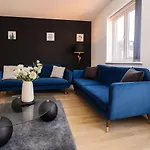 Modern Townhouse - Sleeps 14 - Free Parking Hébergement de vacances