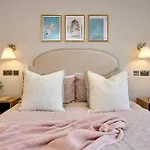 Stylish 4 Bed In Old Trafford Next To Mufc