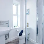 Modern 6 Bed House With Ensuites By 53 Degrees Property, Perfect For Business And Groups Дом отдыха *