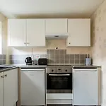 בית נופש 2 Bedroom Eith 3 Beds Sofa Bed Near Stadium מנצ'סטר