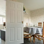 בית נופש 2 Bedroom Eith 3 Beds Sofa Bed Near Stadium