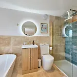 Stylish 4 Bed In Old Trafford Next To Mufc * Manchester