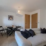 Modern 2-bed In Swinton By Mcpi Hosting, Perfect For Families & Contractors