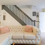 2br House Contractors Parking Wifi Manchester