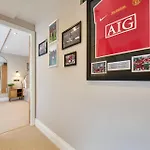 Stylish 4 Bed In Old Trafford Next To Mufc Hébergement de vacances Manchester