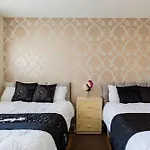 2 Bedroom Eith 3 Beds Sofa Bed Near Stadium בית נופש מנצ'סטר