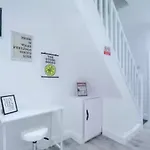 度假居 Modern 2-bed House Near Centre - Sleeps 6 *