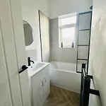 Getaway Bright & Spacious With Parking *