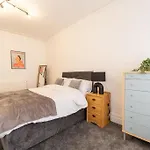 Entire House With Two Self-contained Flats Ferienhaus Manchester