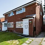 2 Bedroom Eith 3 Beds Sofa Bed Near Stadium בית נופש