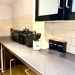 Modern And Comfy 3 Bed Near Etihad, Coop Live Arena And Centre Tatil Evi *