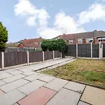 Spacious 4 Bed Ideal For Business & Long Term Stays, Free Parking * Manchester