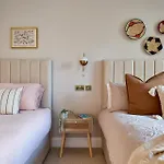 Stylish 4 Bed In Old Trafford Next To Mufc Hébergement de vacances Manchester