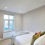 Stylish 4 Bed In Old Trafford Next To Mufc