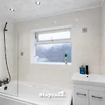 Spacious 4-bed Near Didsbury - 20046 بيت للعطل *