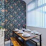Ferienhaus 3 Bedroom Town House - Etihad Stadium - Free Parking Manchester