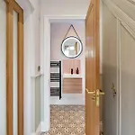 Stylish 4 Bed In Old Trafford Next To Mufc Manchester