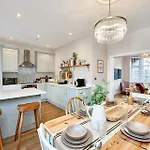 Hébergement de vacances Stylish 4 Bed In Old Trafford Next To Mufc