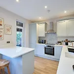 Hébergement de vacances Stylish 4 Bed In Old Trafford Next To Mufc *