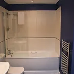 Spacious 2br By Torr Group With Free Underground Allocated Parking Appartamento