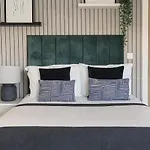 Designer Penthouse In With Parking *