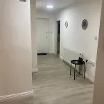 Spacious Apartment, Steps Away From Heaton Park Манчестер