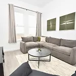Daire Spacious & Bright 1bed Nr Etihad Stadium *